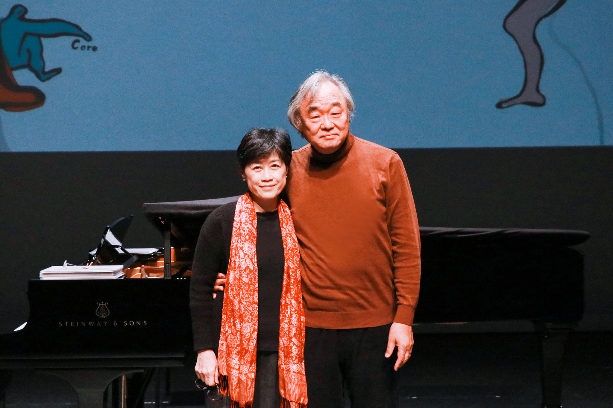 著名韓國鋼琴大師白建宇(右)完成抵台14天隔離，16日起將在台中國家歌劇院展開連8天8場的音樂盛宴，演奏全套貝多芬32首鋼琴奏鳴曲。左為歌劇院藝術總監邱瑗。(台中國家歌劇院提供)