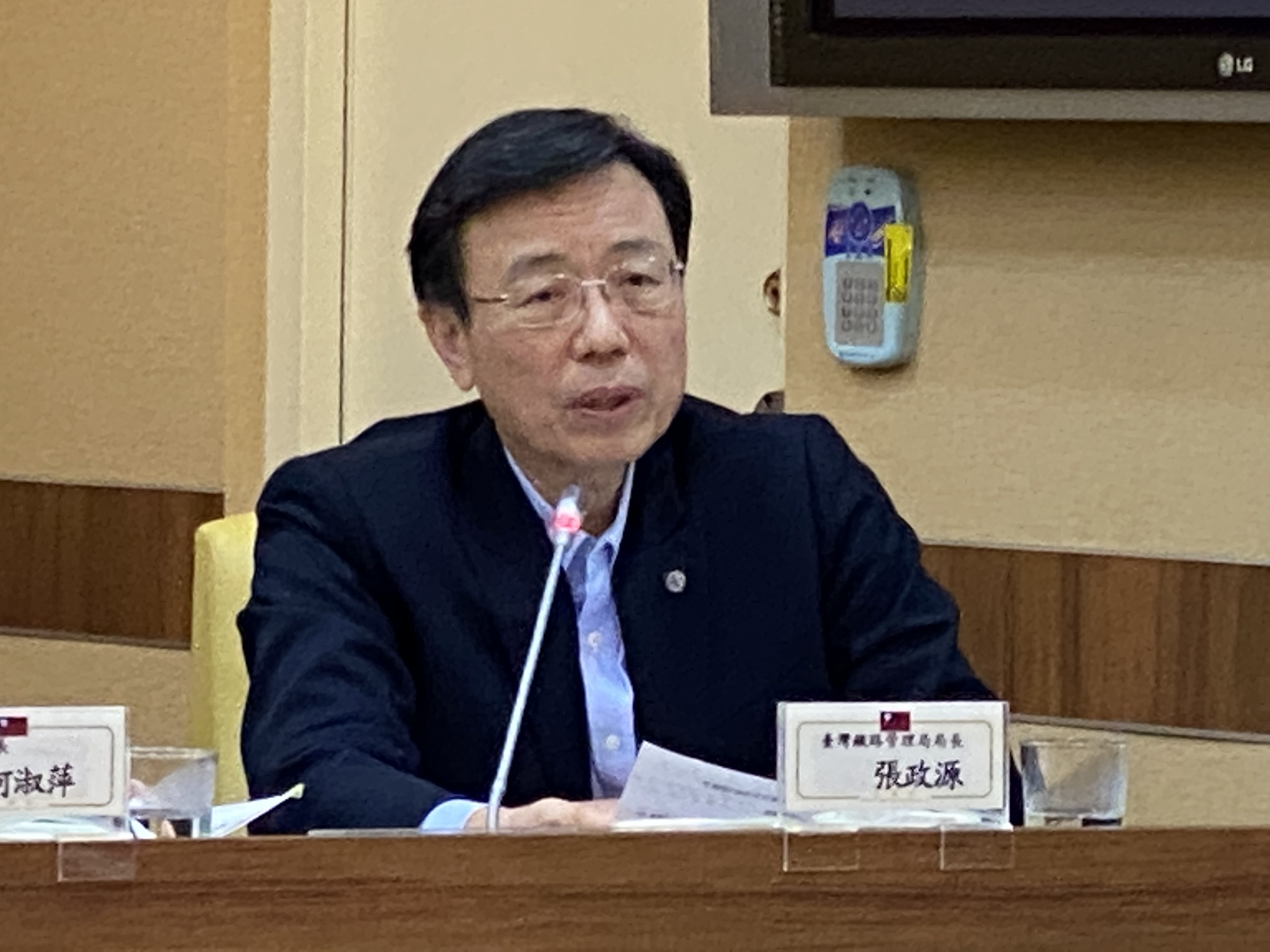 台鐵局長張政源15日針對「瑞芳-猴硐」西正線何時搶通的問題，表示「目前沒有時間表」。(吳琍君攝)
