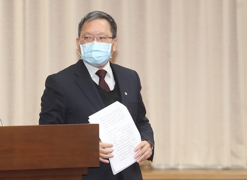 打炒房措施紛紛出籠，財政部長蘇建榮（圖）17日在立法院透露，中長期稅制檢討範圍，除研議加重囤房稅，房地合一稅也在檢討範圍，近日已找地方政府討論。(圖：中央社)