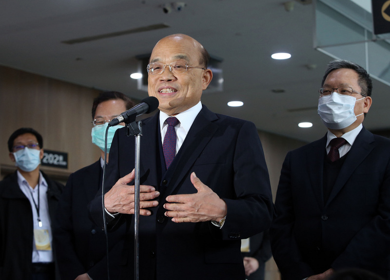 針對萊豬議題，政院長蘇貞昌（前）強調，台美是貿易夥伴，做生意要有來有往。