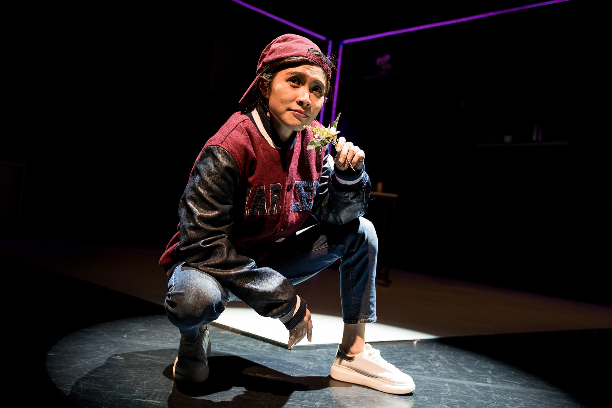 陳品伶在「焢肉遇見你」獨角音樂劇一人分飾十角，演男又演女，瞬間角色切換，演技、唱功都令人印象深刻。(C Musical提供)