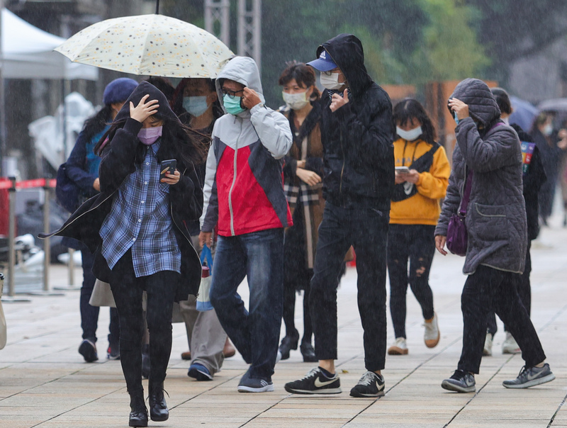 中央氣象局表示，27日起一連3天還是東北季風影響的天氣。(圖：中央社)