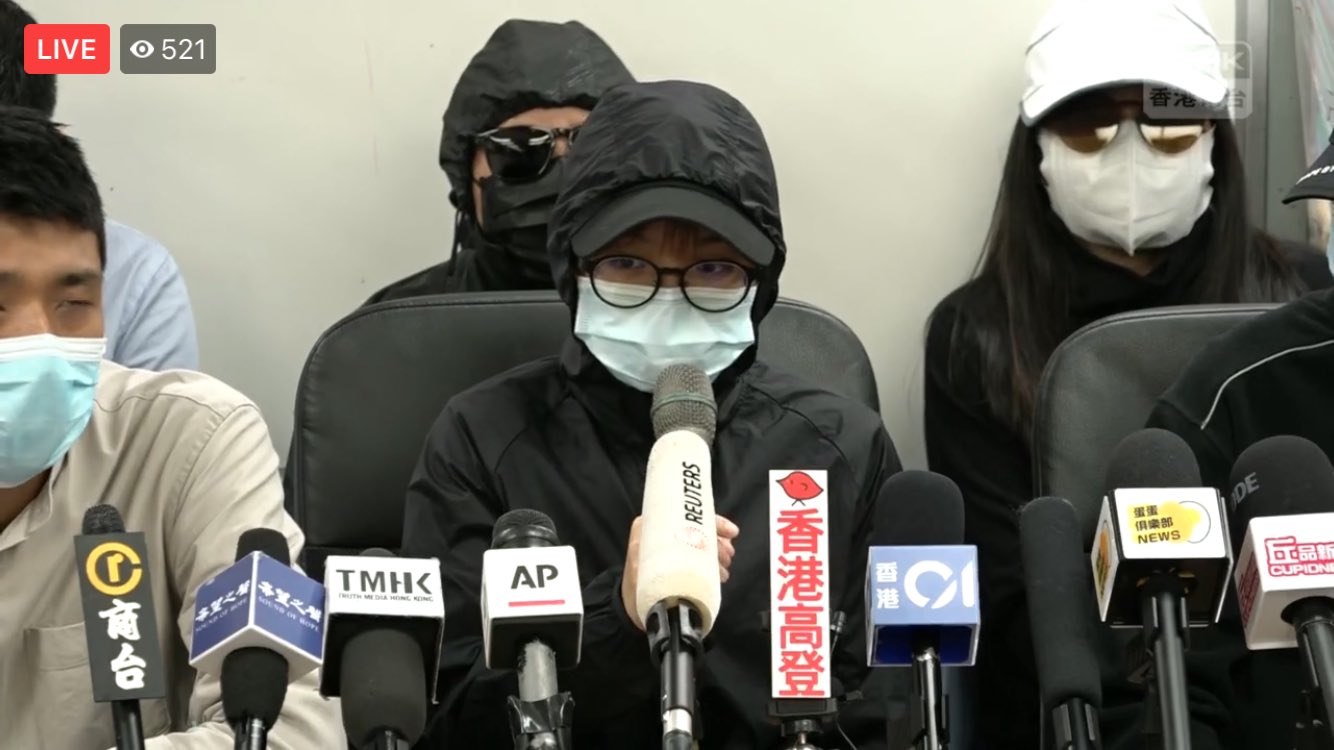 遭逮捕的12名香港人，其中某些人的家屬21日發表聯合聲明，要求北京當局在審判12名港人時，在開庭前至少20天先行通知家屬，確保家屬可以前往旁聽。(推特)