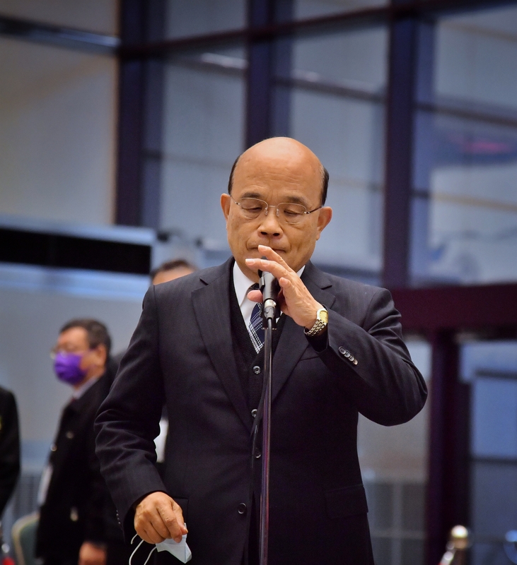 行政院長蘇貞昌在會中宣示，學校營養午餐23日之前將完成換約，絕對會全力把關食安，採用台灣食材。(圖：中央社)
