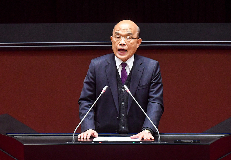行政院長蘇貞昌22日在立法院會施政總質詢結束前發表談話指出，蔡英文總統特別要求行政團隊與疫情指揮中心，針對邊境管理、防疫措施、防疫物資的整備再行檢視，行政院一定都會到位。(圖：中央社)