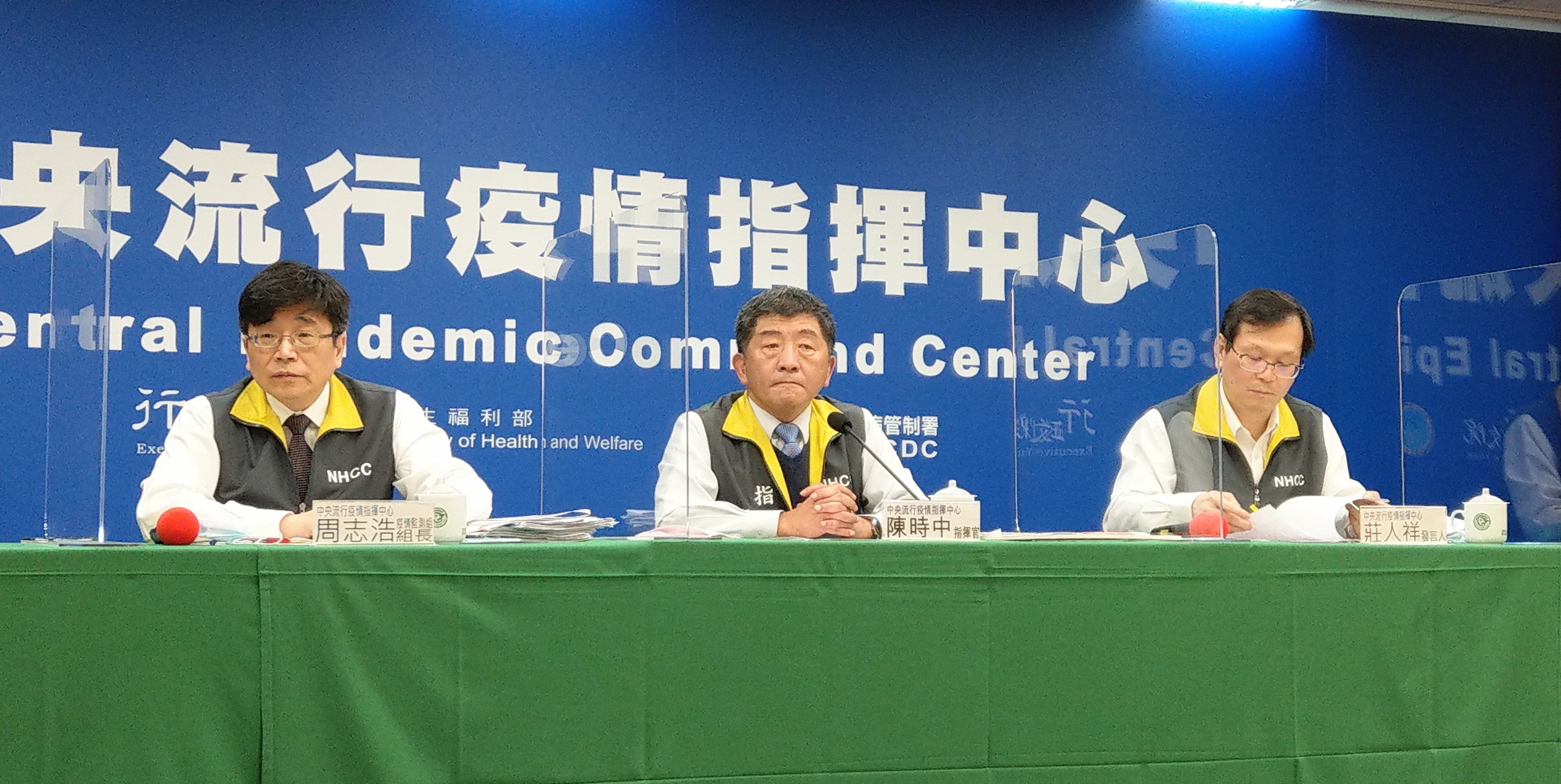 陳時中(中)表示，案771是感染源清楚的本土病例，台灣社區風險並未因此增加。(劉品希 攝)