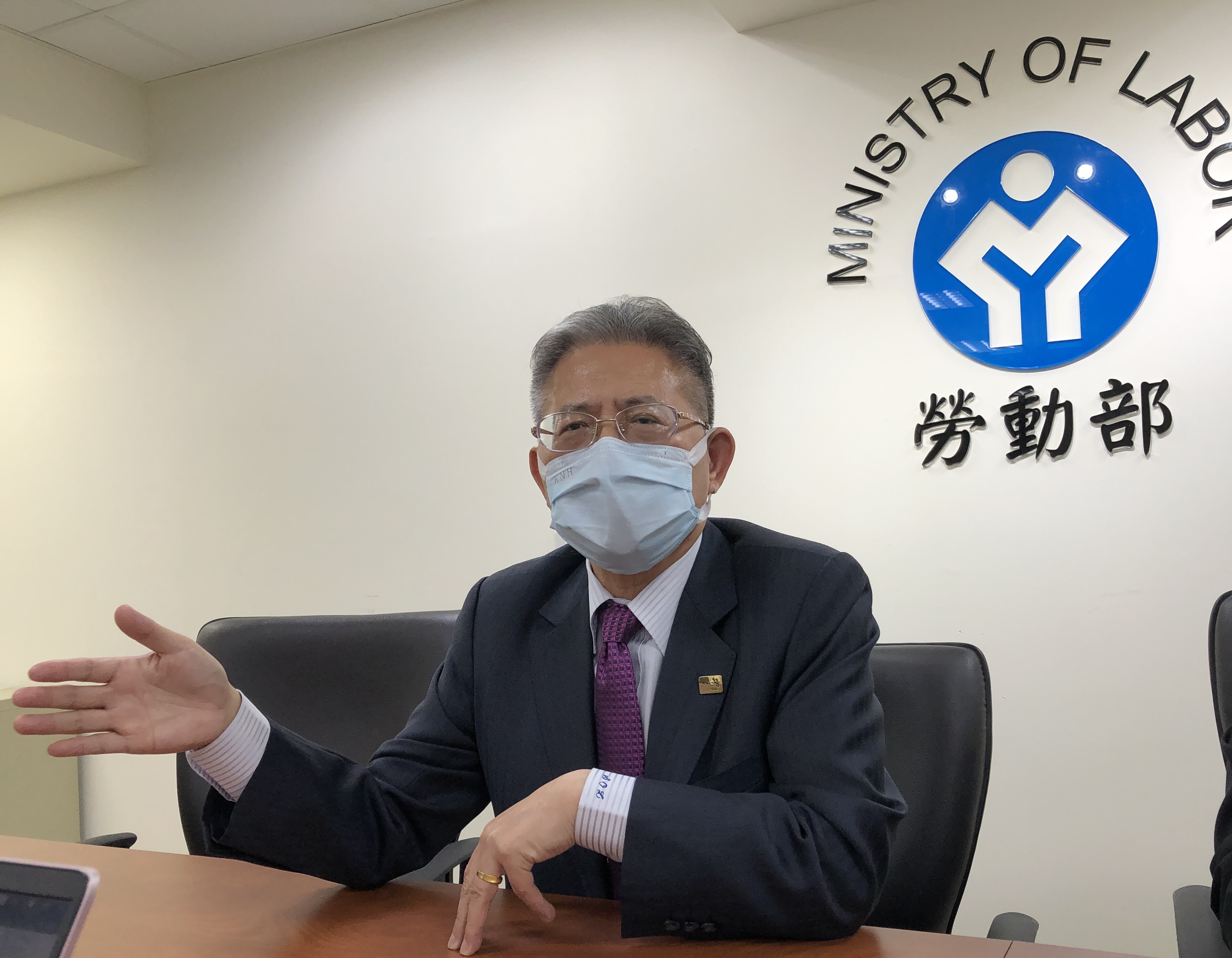 勞動部常務次長林三貴說明台印雙邊視訊會議內容。(楊文君攝)