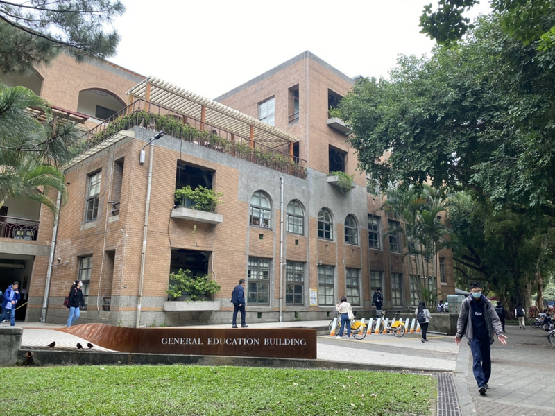 111學年度陸生來台就讀碩博士班正式分發榜單18日公告。圖為台大校園一景。(資料照片/CNA)