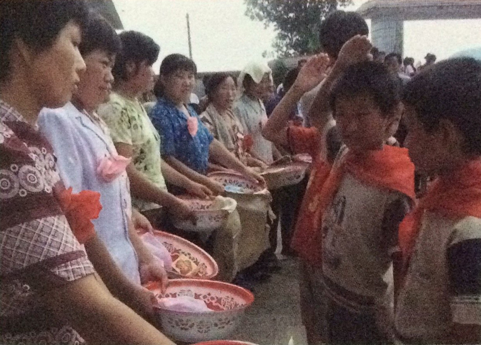 翻拍南塘给十大好兒媳發獎（翻拍資料照/作者提供）