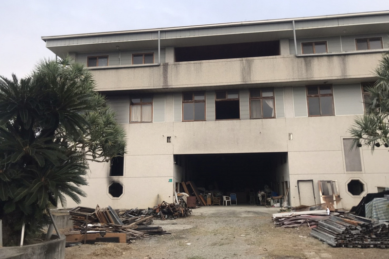 台南市玉井區真理家族前輩堂108年12月遭男子曾文彥縱火，造成7人死亡，曾文彥一審判處死刑，二審改判無期。圖為事發現場。（中央社）