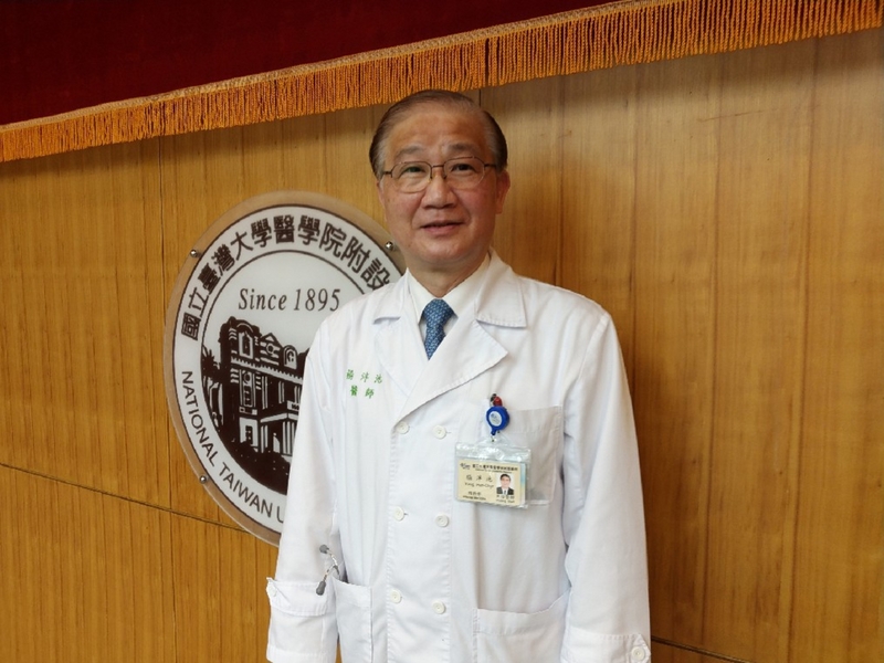 中央研究院院士、台大醫學院內科教授楊泮池4日表示，中研院與台大醫院團隊合作開發誘餌抗體ACE2-Fc，可有效避免新冠病毒直接感染人體，目前測試成功率達9成以上。(圖:中央社)