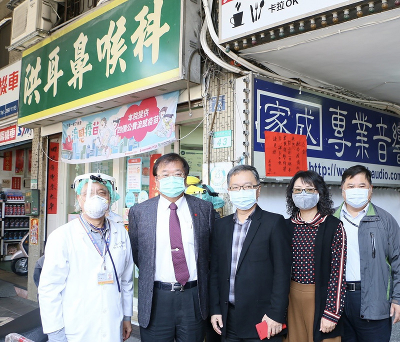 國際醫院聯盟（IHF）表彰傑出防疫貢獻者，全球只有2家診所獲得此獎，其中之一是位在台北市北投區的洪耳鼻喉科診所，讓台灣防疫成績再受國際矚目。（醫師公會全國聯合會理事長邱泰源提供）