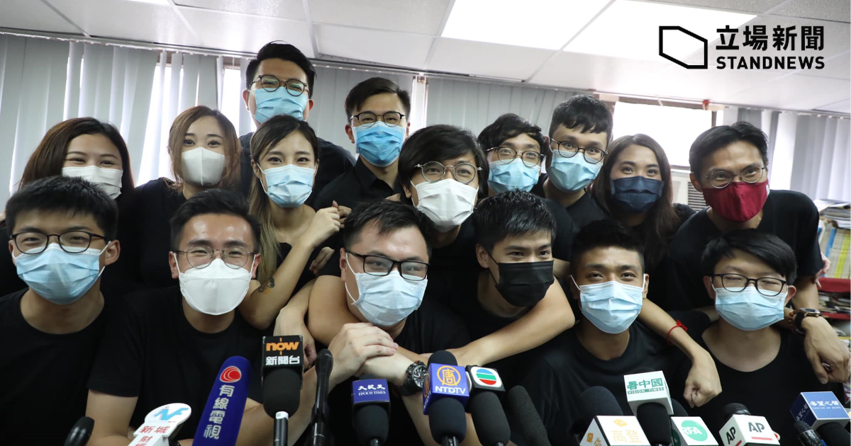 香港逾50名民主派人士今日遭到港警以顛覆國家政權罪拘捕。圖為2020年7月15日16 名在民主派初選中居前列、自稱「抗爭派」的參選人召開記者會。(立場新聞)