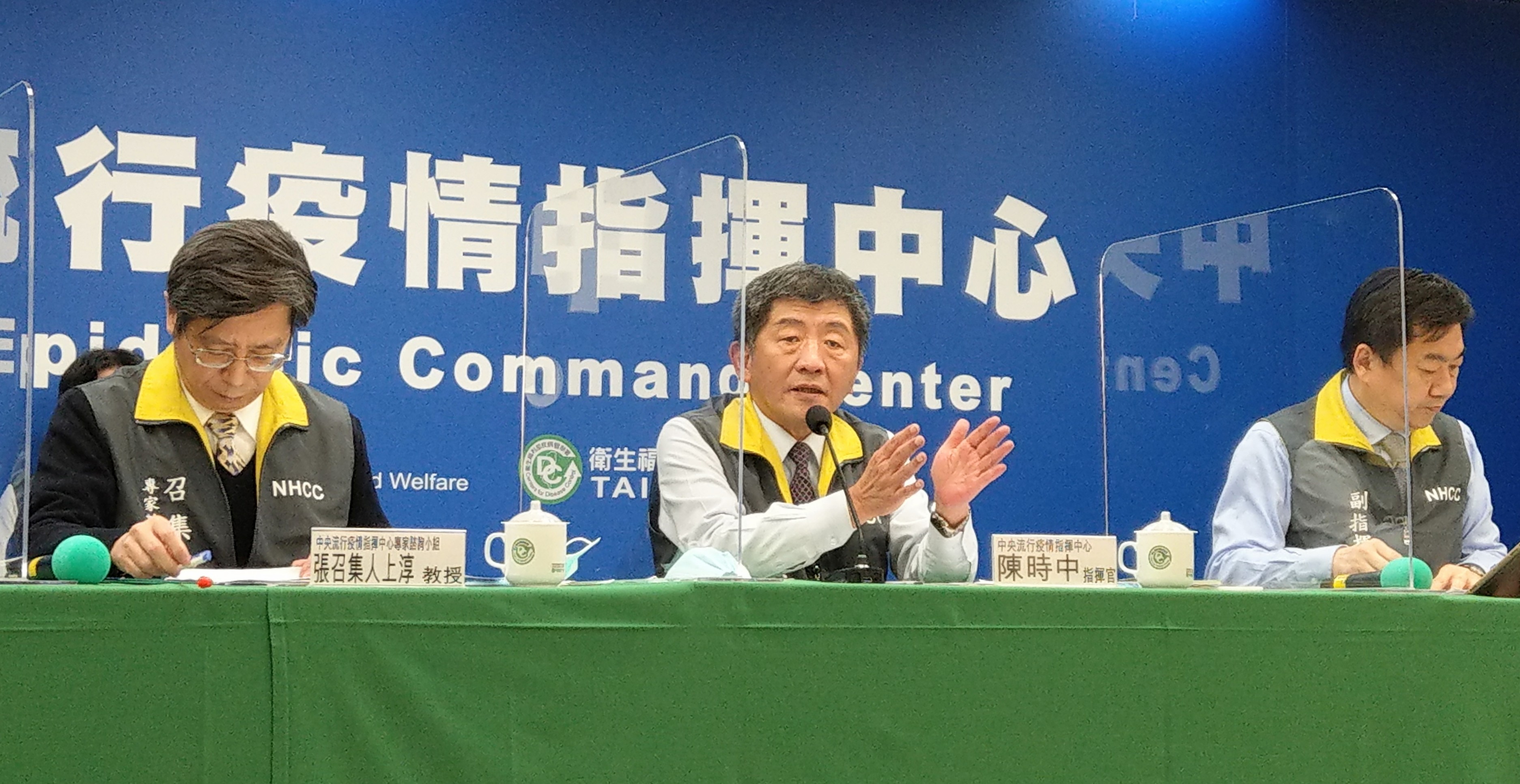 指揮官陳時中6日表示，各縣市增加防疫旅館，指揮中心也釋出集中檢疫所，應可應付返國潮的檢疫量能。(劉品希 攝)