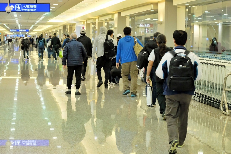 中華航空關島人道包機11日抵達桃園國際機場，搭載47名旅客及13名機組員共60人。(資料照片/中央社)