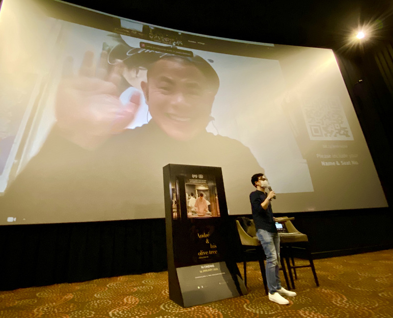 紀錄片「初心」14日於新加坡上映，片中主角、台籍名廚江振誠透過視訊參與13日一場特映會的映後座談，導演黃程瀚也在現場。（讀者提供） (圖：中央社)