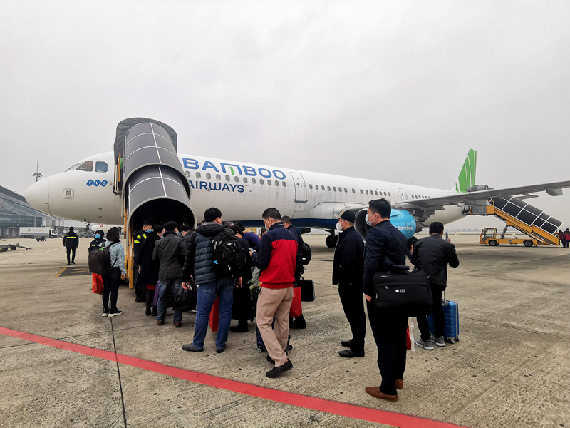 越南2020年共有338家經營國際旅遊業務的旅行社收攤。圖為搭機出遊的越南國旅旅客。 (資料照片/中央社)