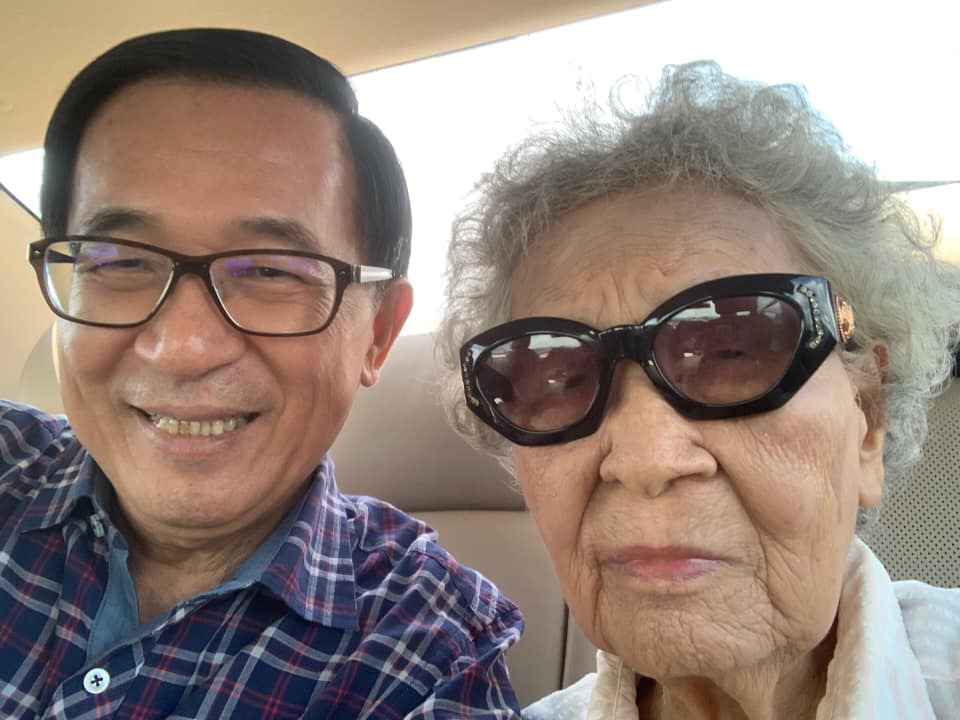前總統陳水扁的母親陳李慎(右)15日晚上辭世。 (圖:取自陳致中臉書)