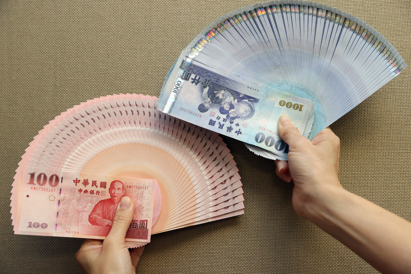 公股銀行龍頭台灣銀行1日表示，今年因為防疫需求，台灣銀行換新鈔採實名制。(圖：中央社)