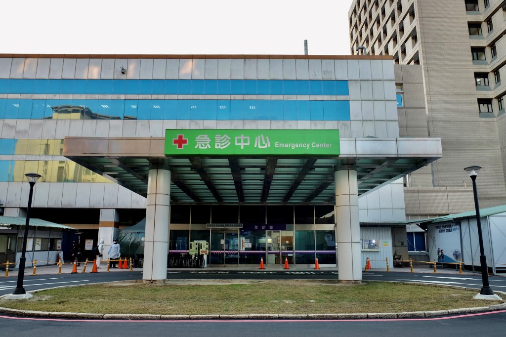 部立桃園醫院院內感染擴大至社區，國防部下令官兵避免前往桃園，部分縣市也要求公務員非必要不要到桃園出差，引發討論。(AFP)