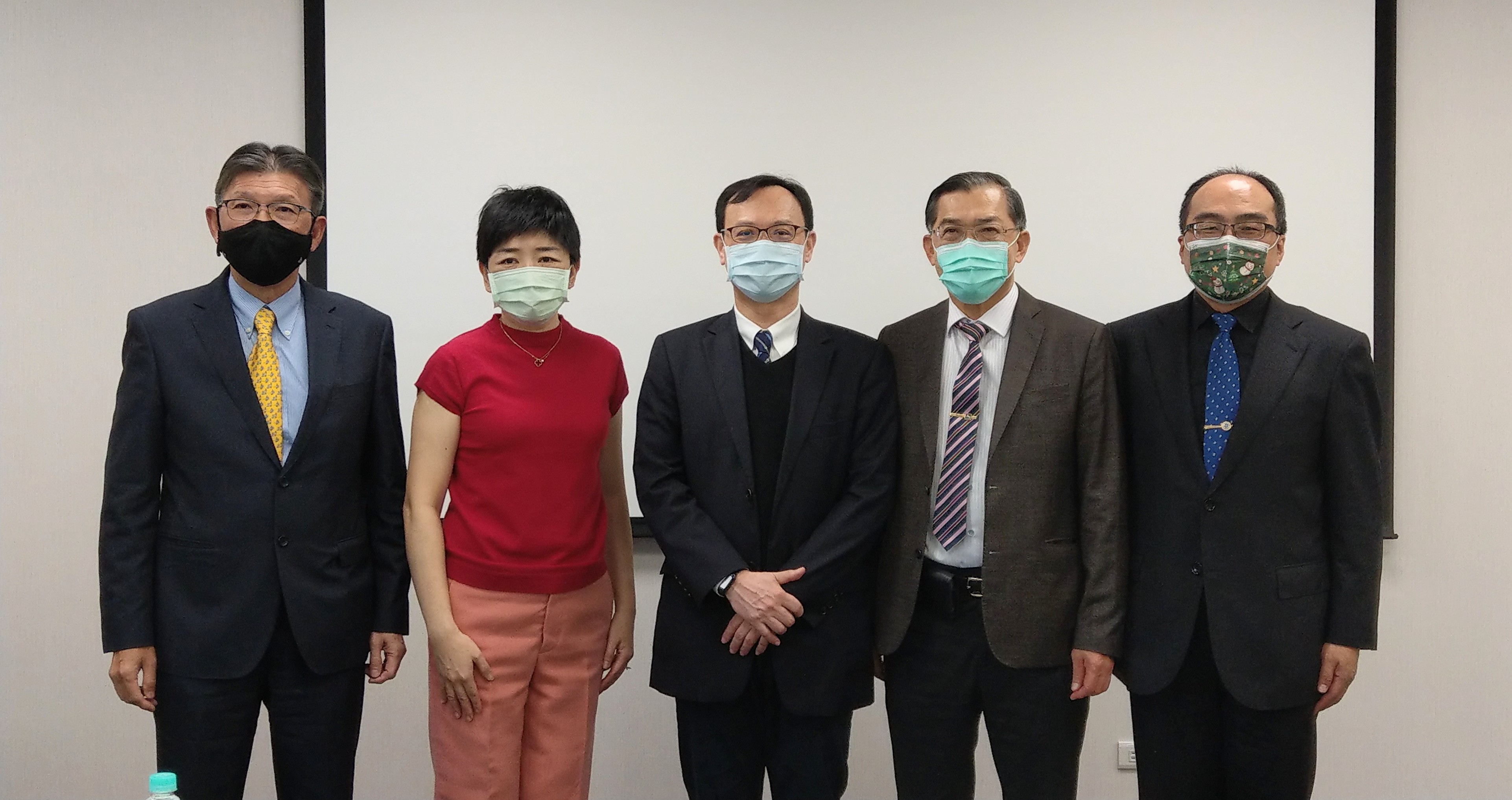 台灣醫界聯盟基金會21日舉辦數位醫療防疫專家會議。(劉品希 攝)