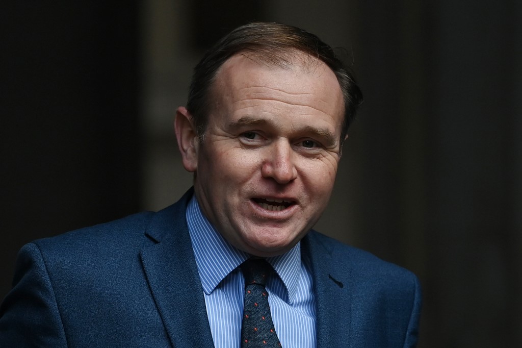 英國環境大臣尤斯提斯(George Eustice)2日表示，法國已經釋放了上星期在法國海域扣押的1艘英國扇貝捕撈船。(AFP)