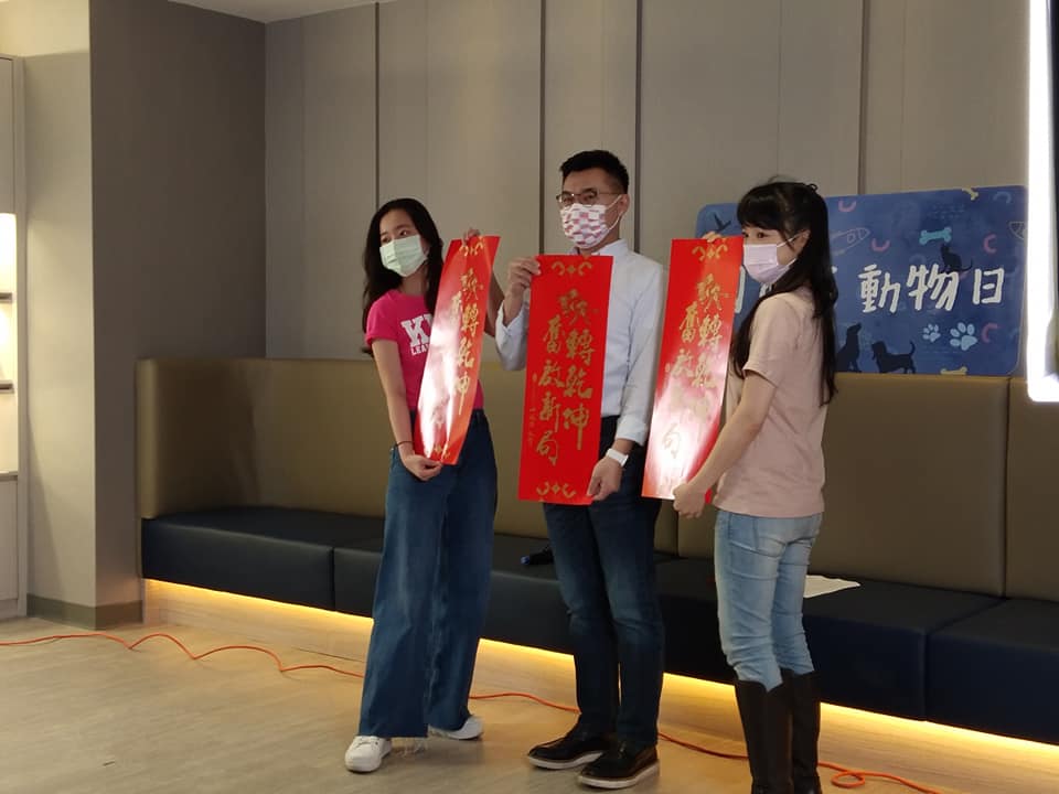 國民黨主席江啟臣22日出席公布春聯和國民黨動物日受訪時表示，藍營絕對沒有發動避桃令或禁桃令。(王韋婷攝)