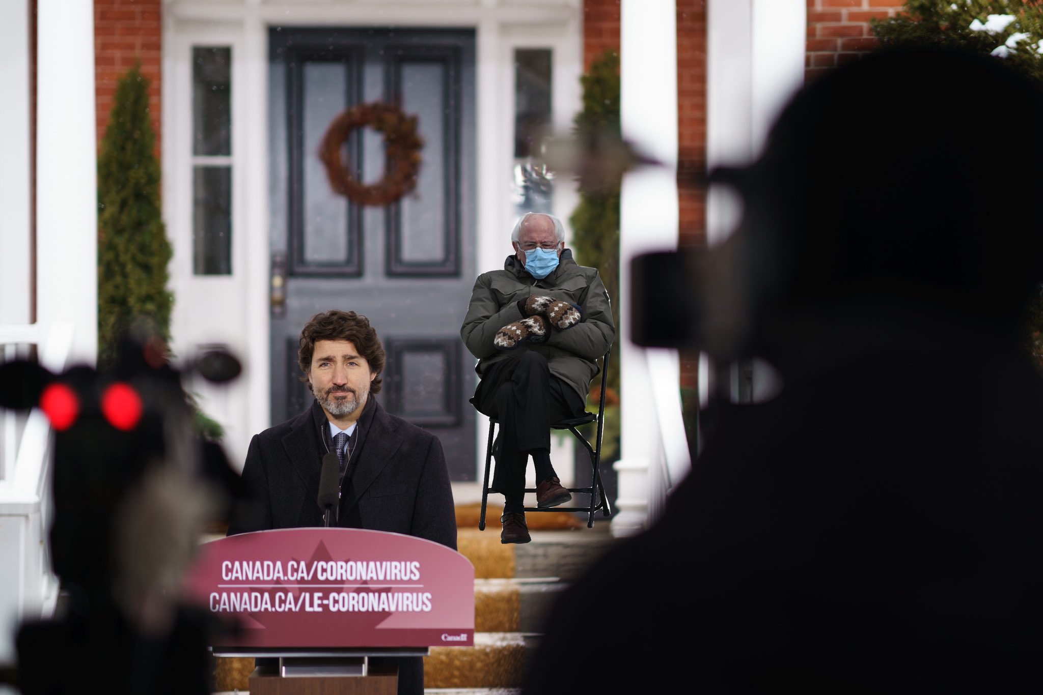 加拿大總理杜魯道(Justin Trudeau)也把美參議員桑德斯路人阿伯照片借用製作梗圖，呼籲民眾待在家。 圖:Justin Trudeau's Twitter