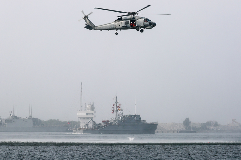 海軍一架S-70C反潛直升機22日訓練時在營區墜毀。 (圖：中央社)