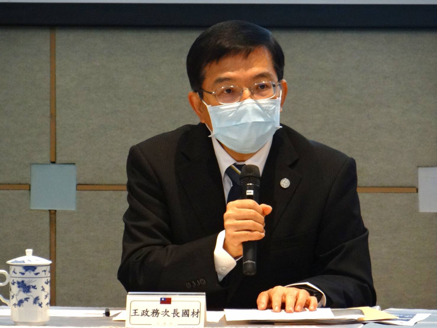 交通部長王國材表示，目前尚未強制要求民眾一定要使用簡訊實聯制，如果民眾進站或要搭乘時不願掃QR code，也不會有罰則。(交通部提供)