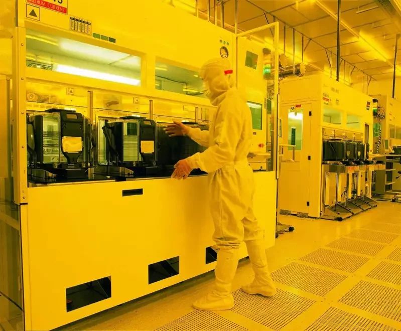 美國公布最新對等關稅豁免，台灣科技業強項，包括電腦、智慧型手機及晶片都入列。圖為台積電12吋晶圓廠的產線（圖：取自tsmc官網）