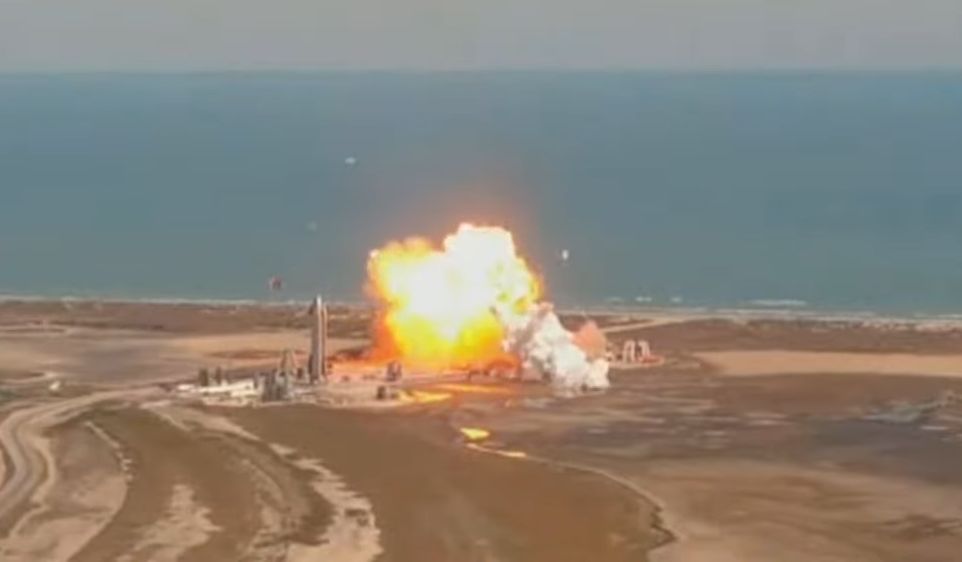 SpaceX載人火箭垂降測試失敗，爆炸化為火球。 (圖:翻拍SpaceX轉播)