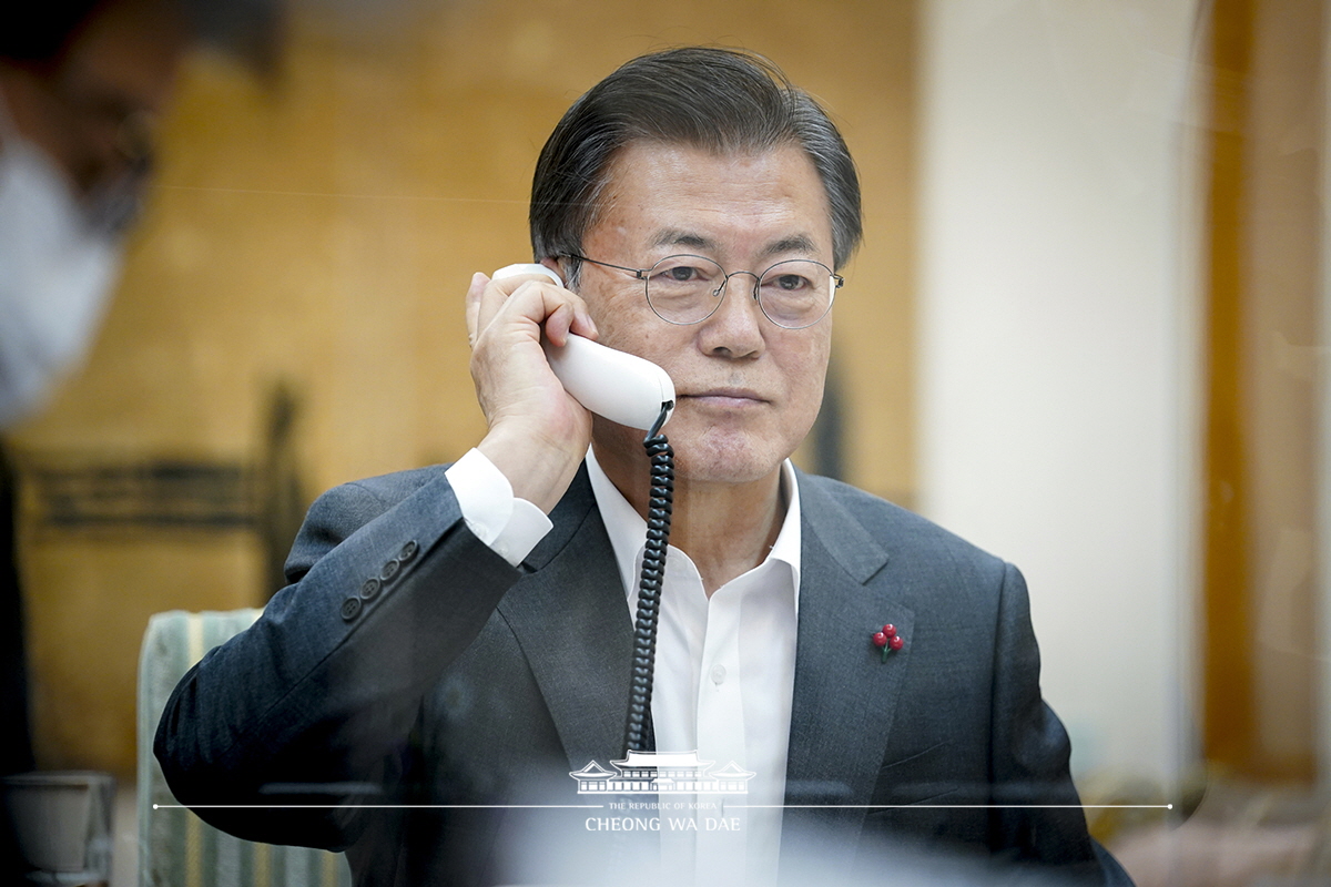韓國總統文在寅3日與烏克蘭總統澤倫斯基通話指出，韓國認同必須維護烏克蘭主權與領土，也支持透過對話促成和平。 (圖：青瓦台檔案照)