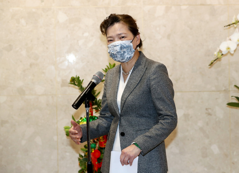 台美半導體供應鏈合作前景座談會5日在經濟部舉行視訊會議，經濟部長王美花（圖）受訪轉述會中內容表示，這次座談會主要是雙方業者交流並聽取意見，會議上最常被提到的字為interdependence（相互依賴）這個字。 (圖：中央社)