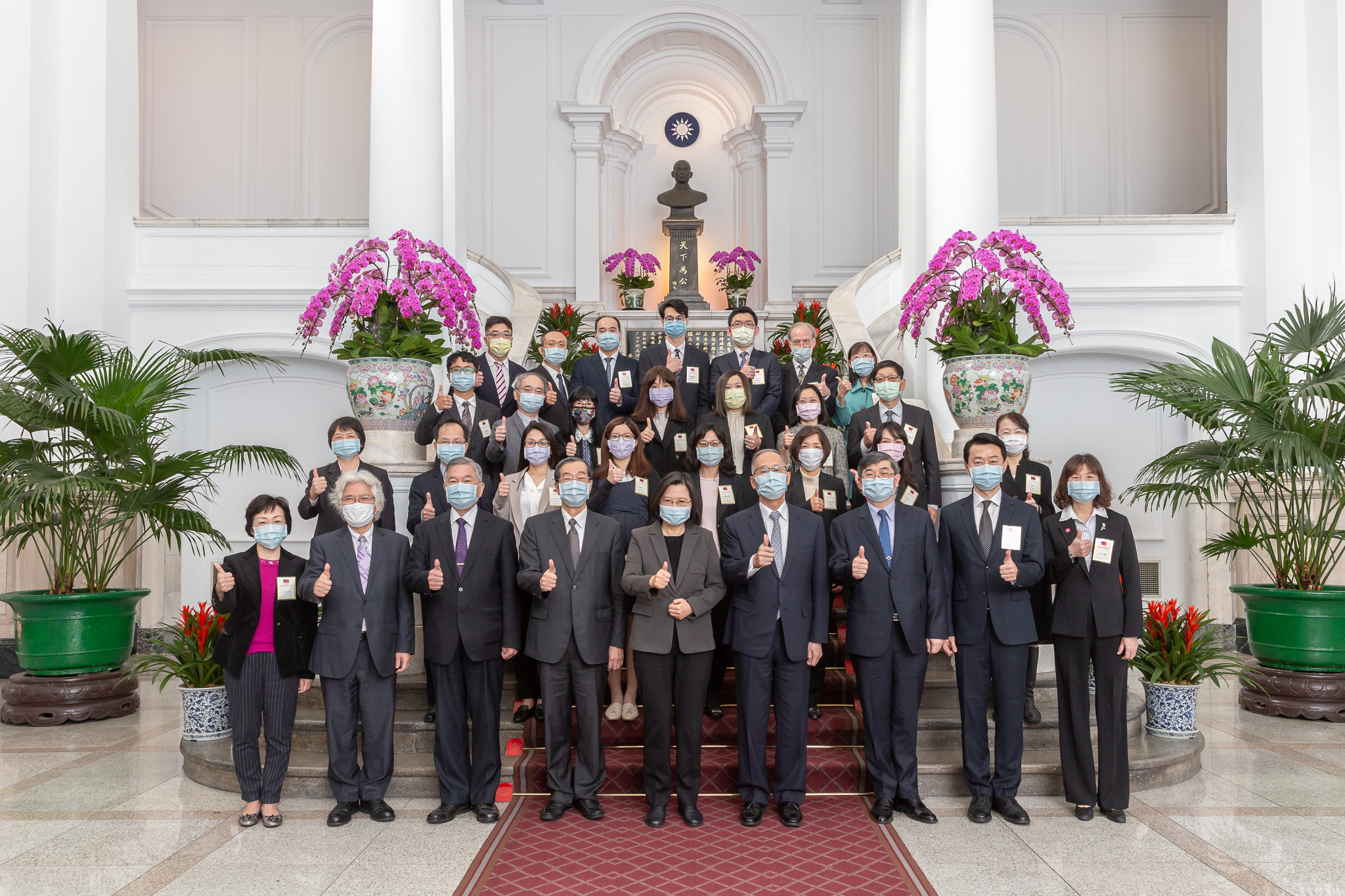 接見模範公務員，總統讚為政府帶來進步改變。(總統府提供)