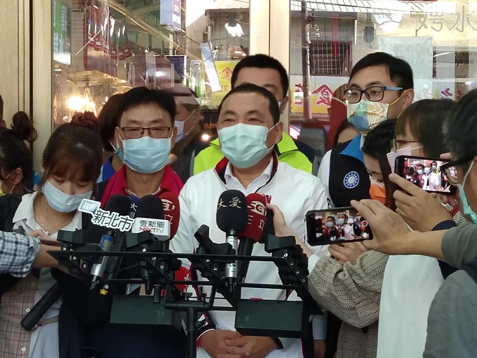 新北市長侯友宜16日表示，接獲疫情通報後，新北市政府第一時間通報中央，目前出現疫情養牛場半徑10公里內的牛隻已做好移動管制，並且完成其它健康牛隻施打疫苗，防堵疫情擴散。(資料照/王韋婷 攝)