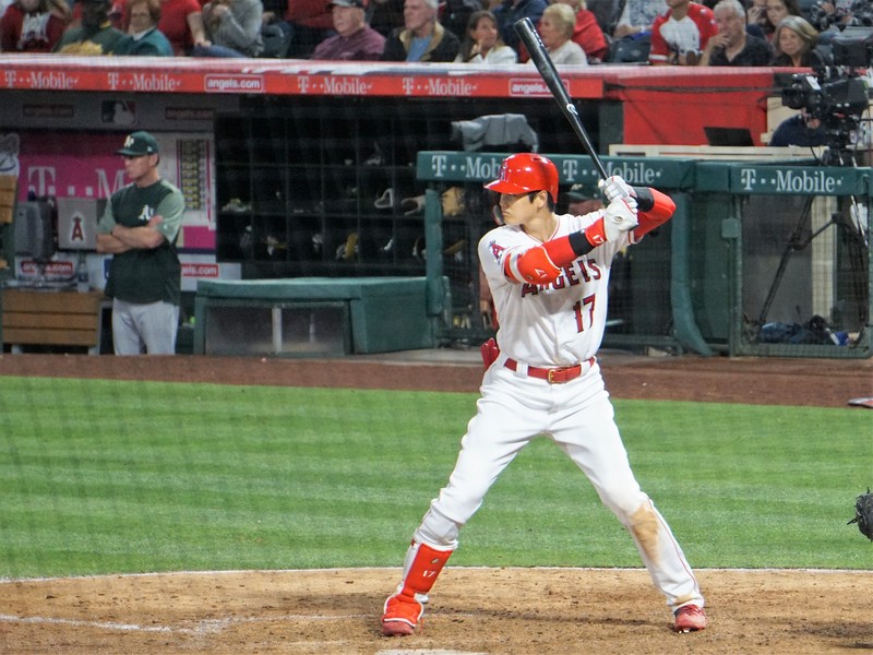 日籍好手大谷翔平21日敲出兩發三分砲，但天使隊最終仍以11比12輸球。(圖：中央社)
