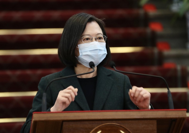 農曆春節前夕，總統蔡英文9日在總統府召開國安高層會議後，對媒體發表談話。蔡總統指出，台海和平穩定議題已從兩岸關係範疇提升至印太區域、全球焦點，台灣會和相關國家保持密切聯繫，請國人安心。 (圖：中央社)