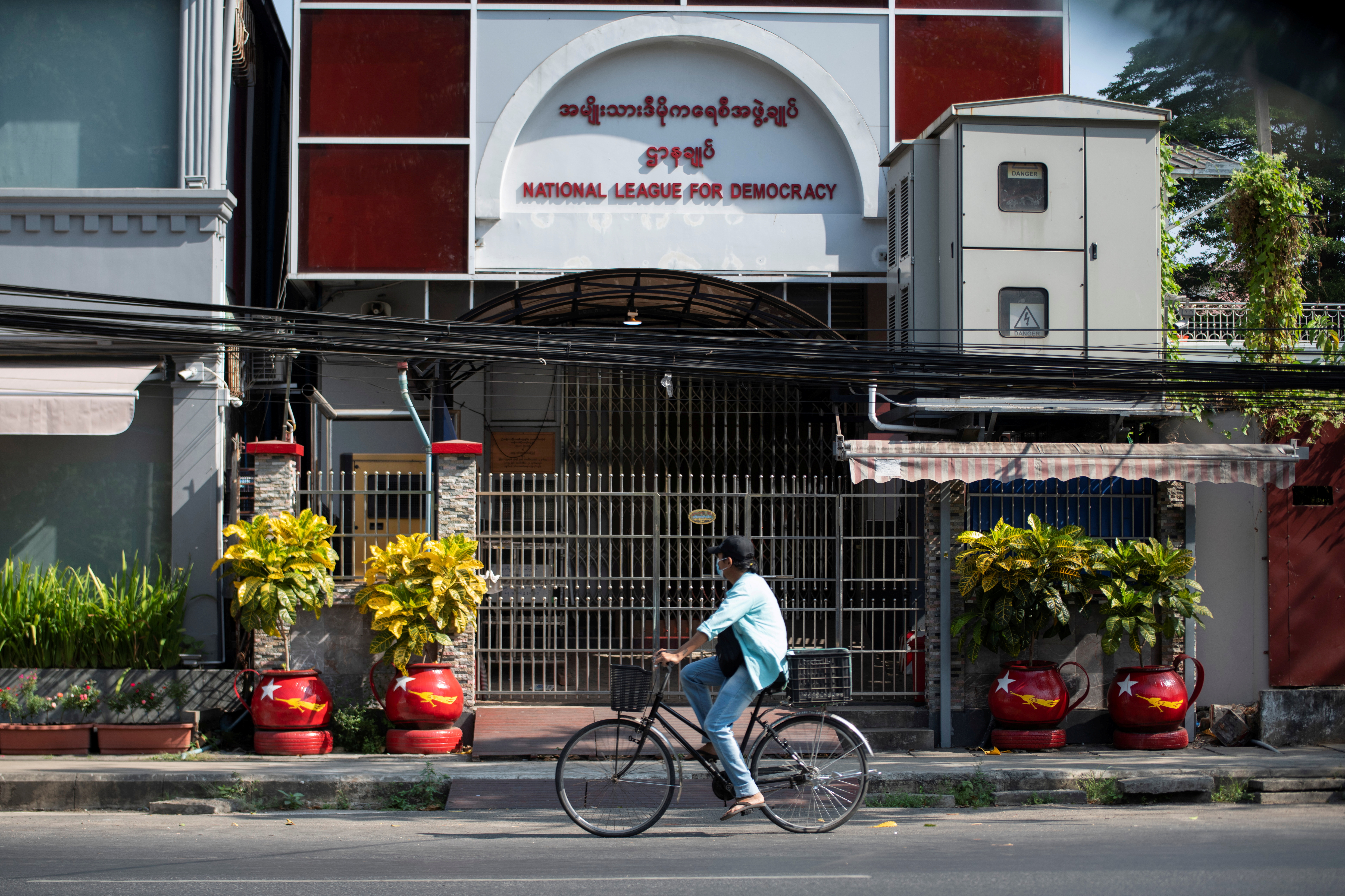緬甸軍政府28日宣布解散翁山蘇姬所領導的全國民主聯盟，圖為全國民主聯盟位於仰光的總部。(RT/達志影像)