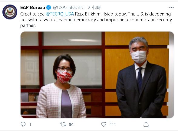 美國國務院東亞暨太平洋事務局今天下午推文表示，很高興今天見到蕭美琴，「台灣是民主領頭羊也是重要經濟、安全夥伴，美國正深化與台灣的關係。」圖左為駐美代表蕭美琴，圖右為國務院代理亞太助卿金成（Sung Kim）)。(圖取自EAP Bureau推特)