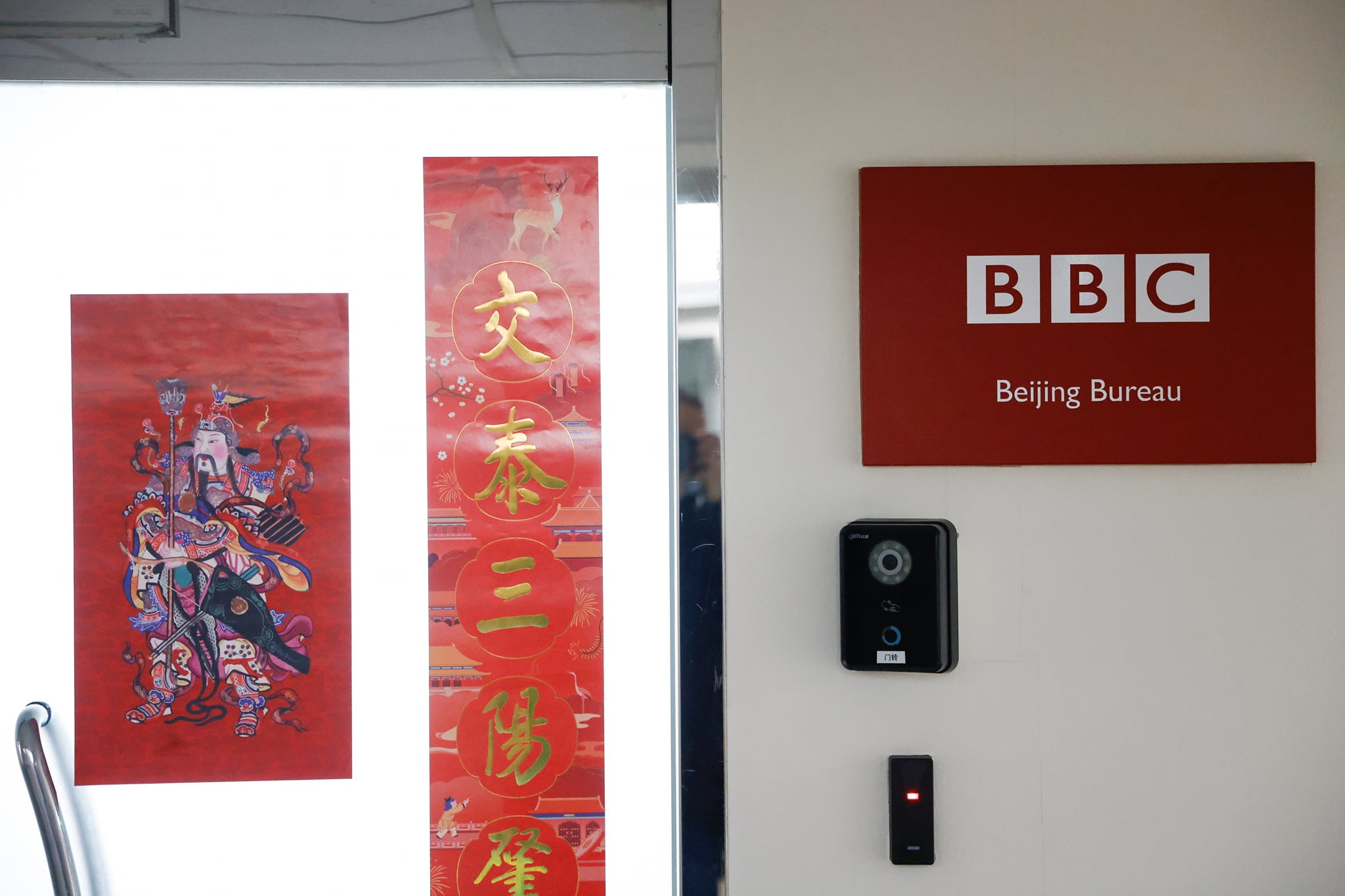 中國再槓上BBC，稱其報導河南洪災歪曲事實，怒提嚴正交涉。圖為英國廣播公司(BBC)在北京的辦公室。(路透社/達志影像)