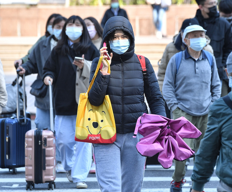 今晨平地最低溫4.8度，白天暖陽現、入夜仍有低溫特報。(資料照片/CNA)