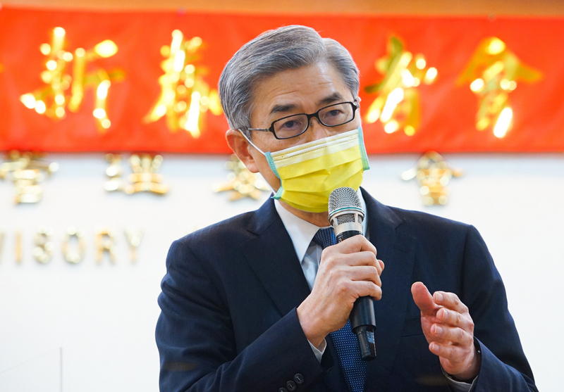 金管會主委黃天牧給投資人12字箴言，要「眼觀四面、耳聽八方，善於選股」做最好決定。(圖：中央社)