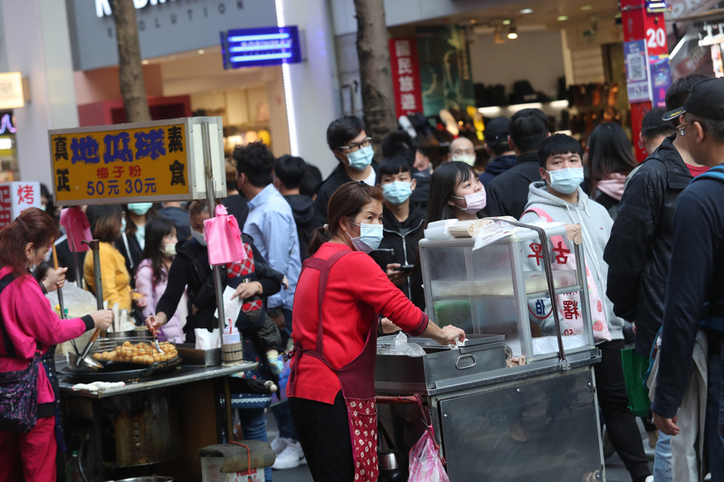 外資星展銀行和渣打銀行7日同步上修台灣今年的經濟成長率，星展銀行更預估，台灣今年將達到5%。(圖：中央社)