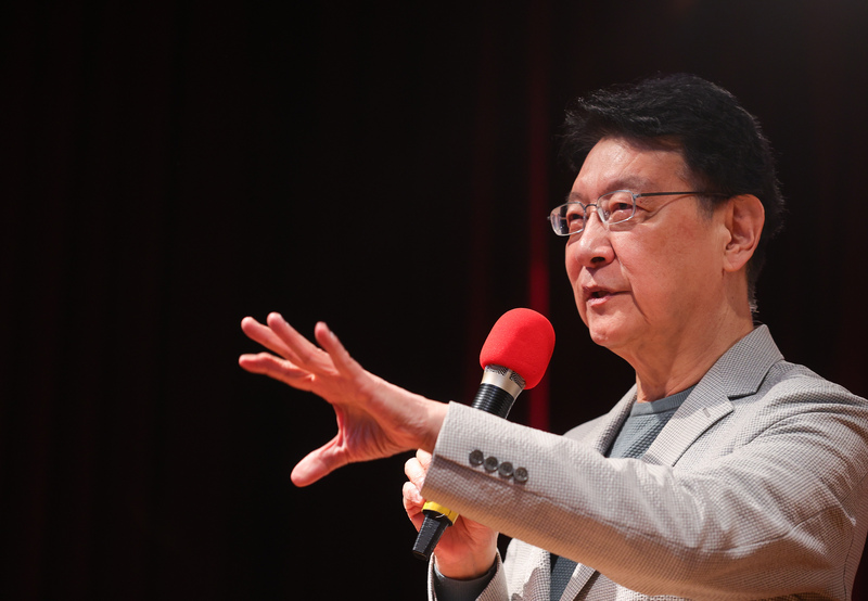 中廣董事長趙少康23日發表國政建議，拋出「議會內閣制」議題，並呼籲總統蔡英文與藍營立委支持。(圖：中央社)