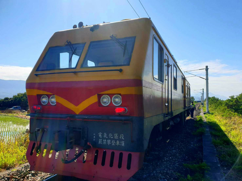 台鐵台東海端火車站23日發生工程車撞擊工人意外，造成2死1傷。（台鐵局提供） (圖：中央社)