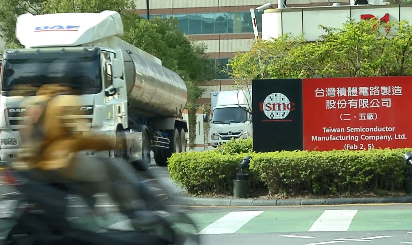 台積電北中南部分廠區啟動水車載水。(CTS)