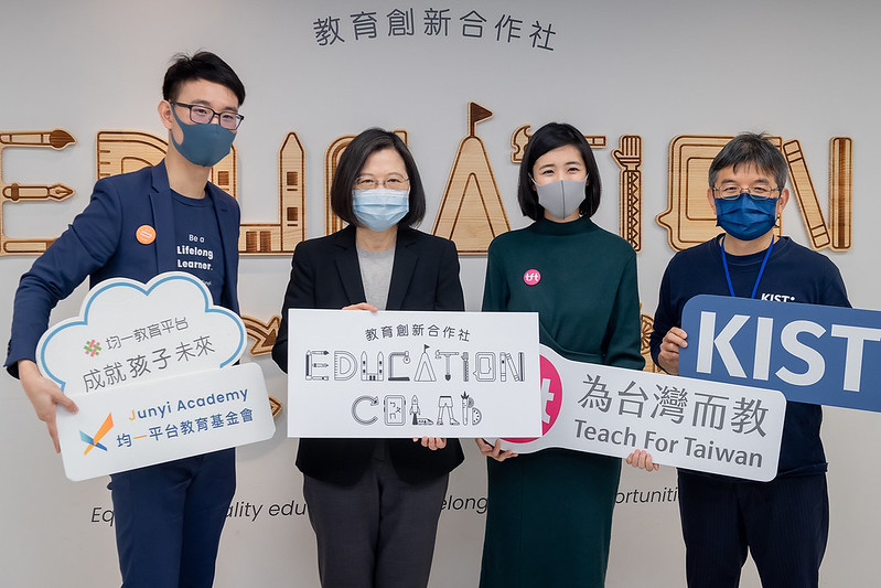 蔡英文總統2日上午參訪「教育創新合作社」。(圖：總統府Flickr)