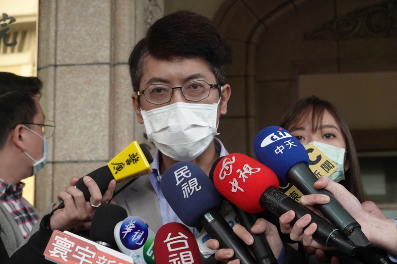 前總統府發言人丁允恭(中)(資料照片/中央社)