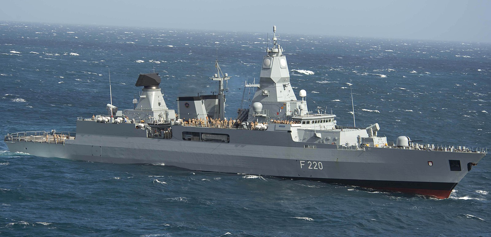 圖為德國巡防艦「漢堡號」(Hamburg)，它的母港是「威廉港」 (Wilhelmshaven)。(維基百科)